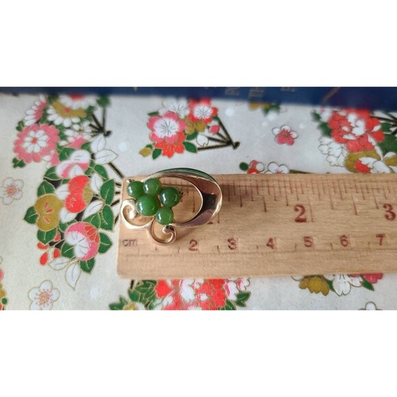 Vintage Green Glass and Gold Tone Metal Brooch - Picture 10 of 10